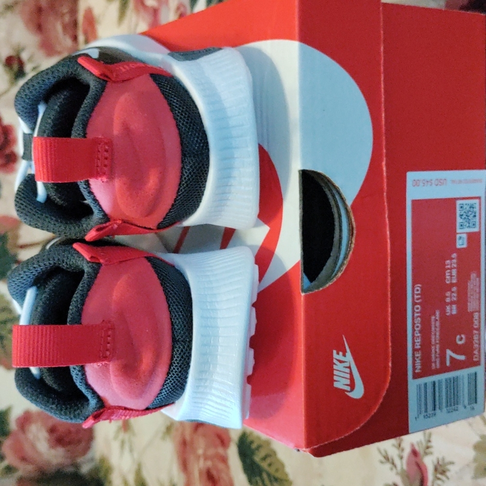 Nike Reposto - Picture 4 of 7